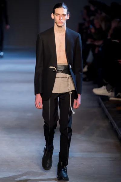 Look 3